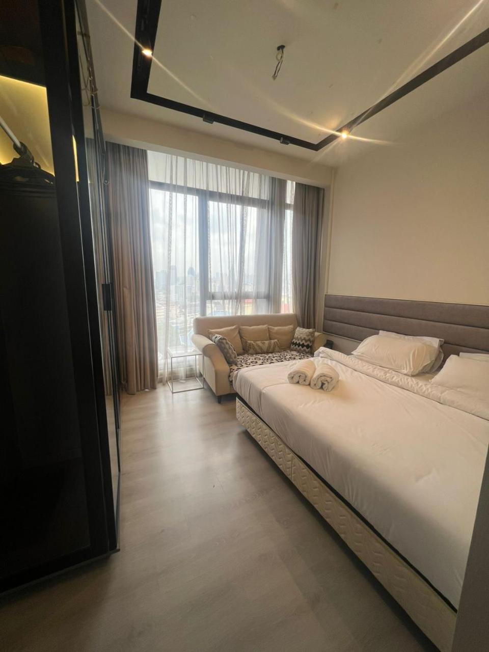 Expressionz Professional By M&t Apartment *