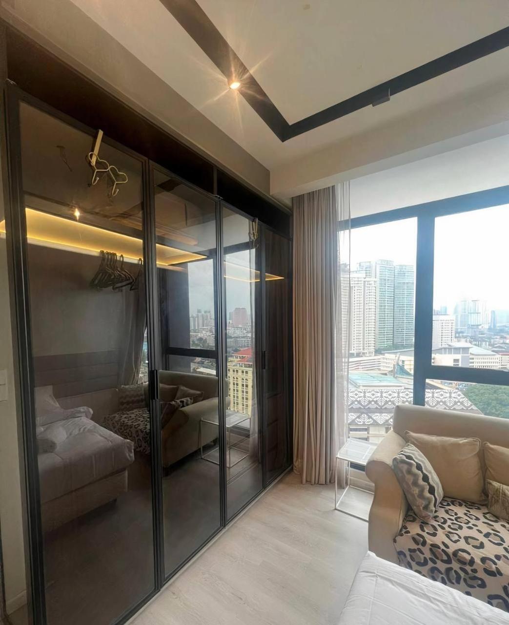Expressionz Professional By M&t Apartment *